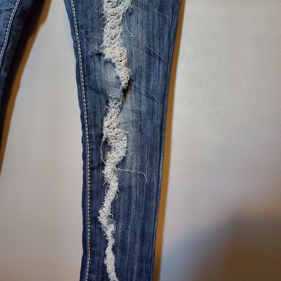 Almost Famous Ripped Denim Skinny Jeans - Size 3 - Picture 5 of 12